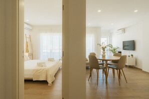 1 bedroom, iron/ironing board, internet, bed sheets