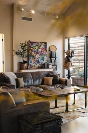 TV, fireplace, stereo