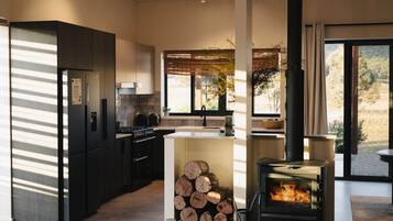 Refrigerador, microondas, horno y parrilla de estufa