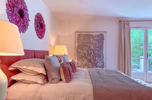 6 chambres, fer et planche à repasser, accès Internet, draps fournis
