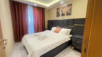 Comfort Studio Suite | Desk, laptop workspace, free WiFi