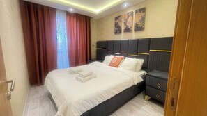 Comfort Studio Suite | Desk, laptop workspace, free WiFi