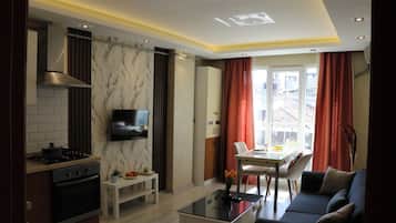 Comfort Studio Suite | Desk, laptop workspace, free WiFi