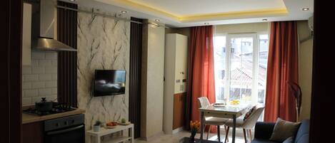 Comfort Studio Suite | Desk, laptop workspace, free WiFi