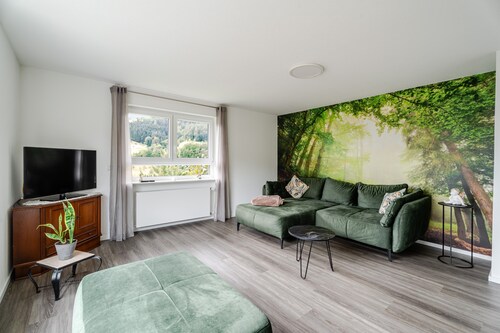 Ferienwohnung Waldrose mit Bergblick, privater Terrasse und WLAN