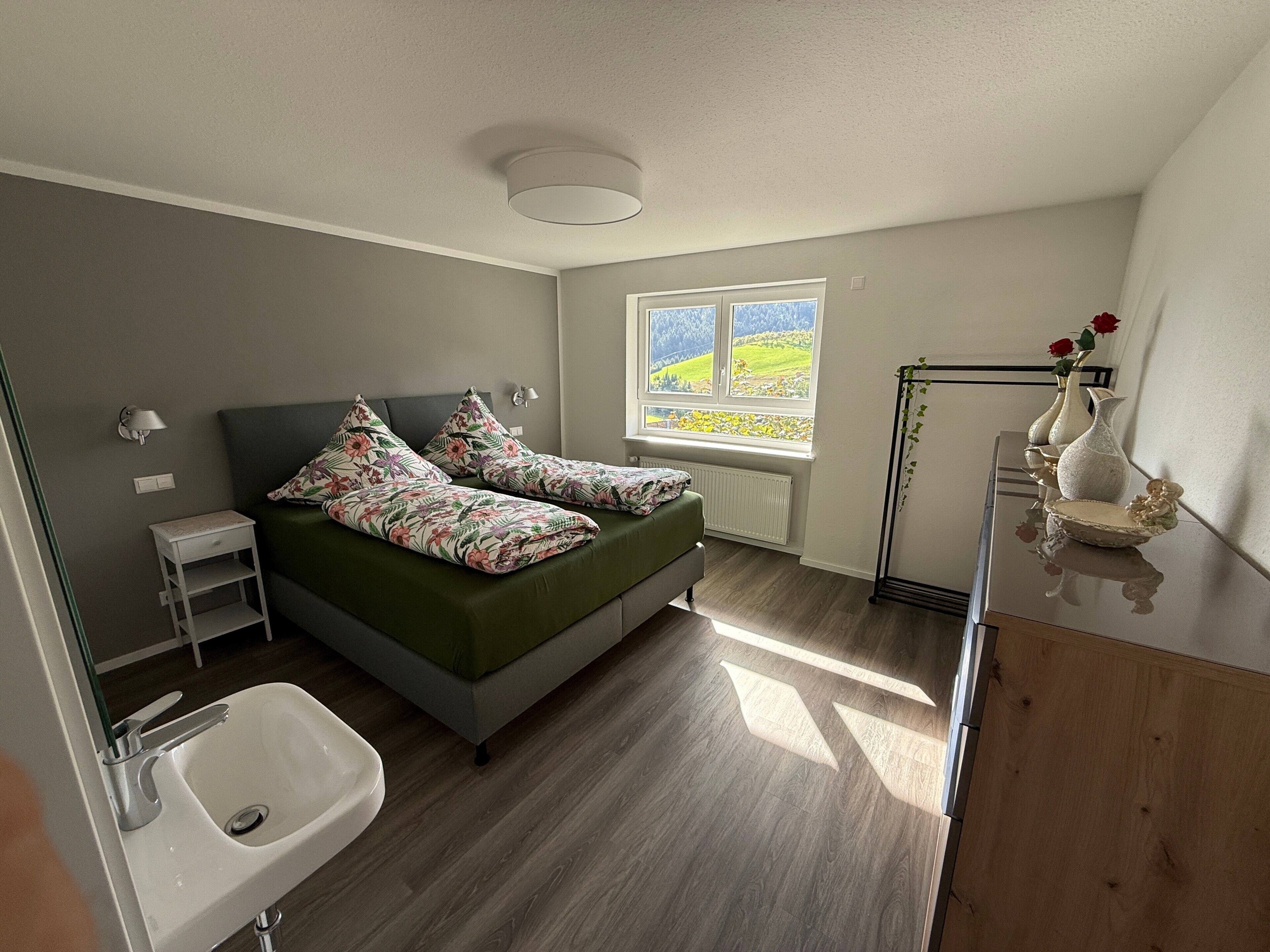 2 bedrooms, WiFi, bed sheets, wheelchair access