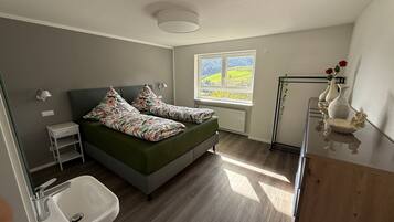 2 bedrooms, WiFi, bed sheets, wheelchair access