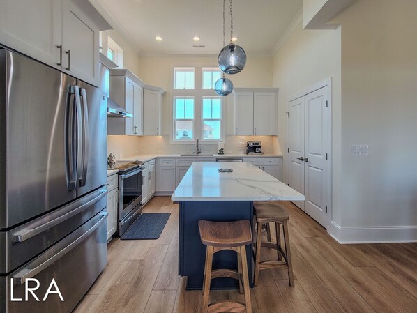 Fridge, microwave, stovetop, dishwasher