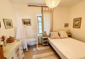 4 chambres, fer et planche à repasser, draps fournis