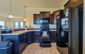 Fridge, microwave, stovetop, dishwasher