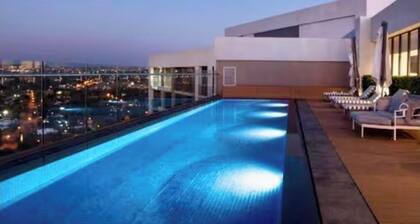 Fully-Equipped Modern Apartment Menlyn Maine Attractions
