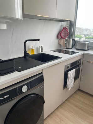 Fridge, microwave, oven, stovetop