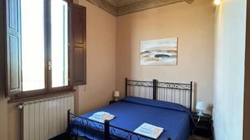 Una scrivania, Wi-Fi gratuito