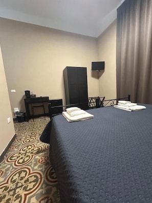 Desk, free WiFi - AS VILLARTE (Agliana)