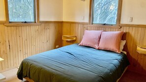 5 bedrooms, iron/ironing board, free WiFi