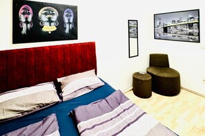 1 bedroom, bed sheets