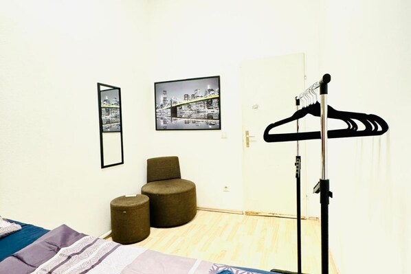 1 bedroom, bed sheets