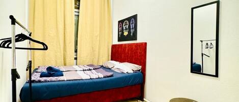 1 bedroom, bed sheets