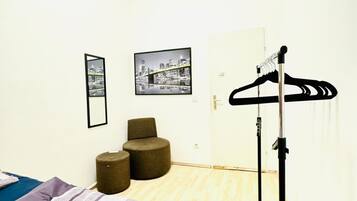 1 dormitorio y ropa de cama