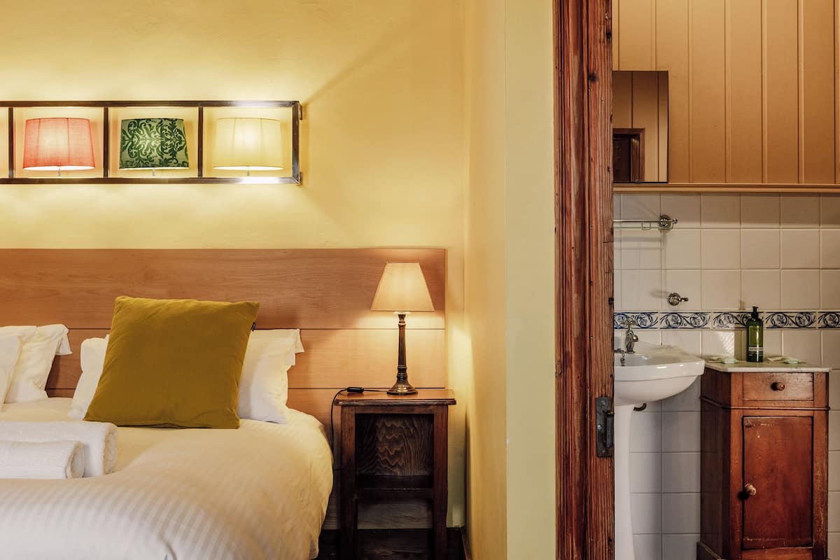 Superior Double or Twin Room, Mountain View | Iron/ironing board, free WiFi, bed sheets