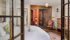 Deluxe Double Room, Balcony, Mountain View | Bathroom | Slippers