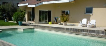 Guest Room 'Chez Brigitte et Sylvain' with Mountain View, Wi-Fi and Air Conditioning