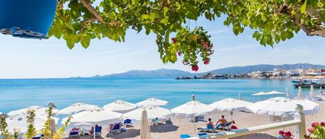 بالقرب من الشاطئ