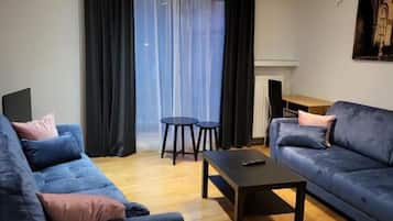 Comfort Suite, Balcony, City View (APS127) | Blackout drapes, iron/ironing board, free WiFi