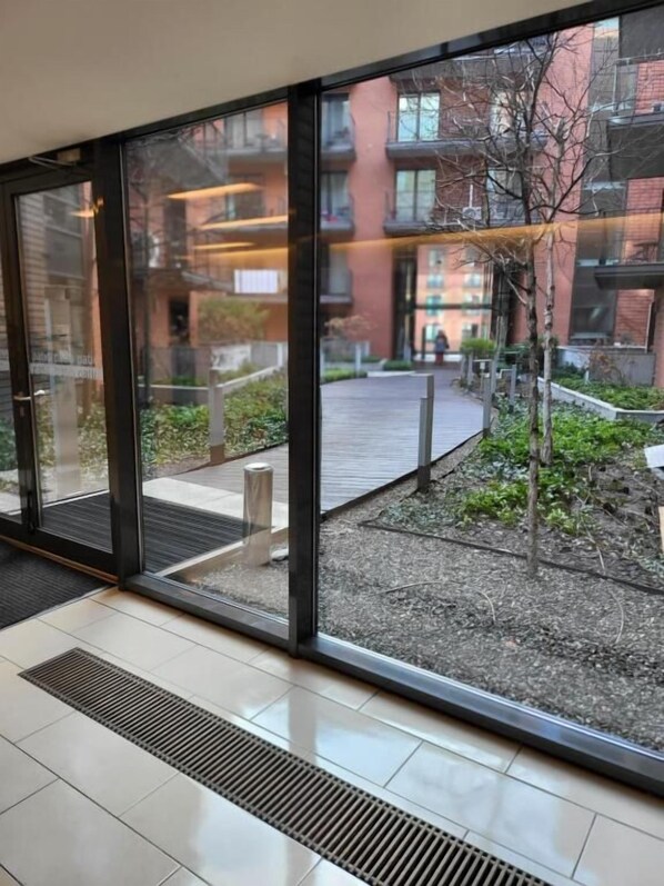 Rideaux occultants, fer et planche à repasser, Wi-Fi gratuit