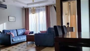 Cortinas blackout, tabla de planchar con plancha y wifi gratis