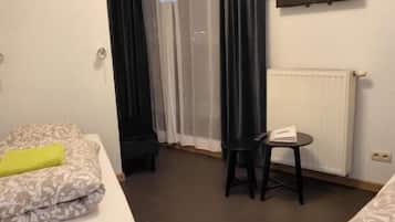 Suíte básica, sacada, vista para a cidade (APS519) | Cortinas blackout, ferros/tábuas de passar roupa, Wi-Fi de cortesia