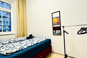 1 bedroom, bed sheets - Comfortable Shared Room | FAC Platz Nearby (Vienna)
