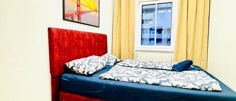 1 bedroom, bed sheets