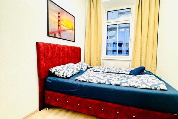 1 bedroom, bed sheets