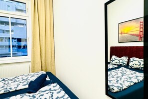 1 bedroom, bed sheets - Comfortable Shared Room | FAC Platz Nearby (Vienna)