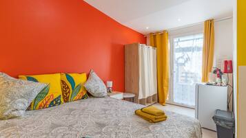 1 bedroom, bed sheets