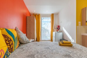 1 bedroom, bed sheets