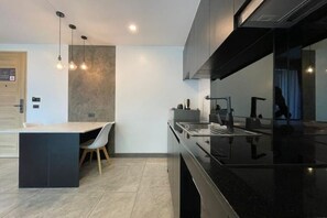 Private kitchen - Utopia Naiharn - Room 2 - D405 (Phuket.)