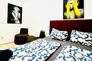 1 bedroom, bed sheets