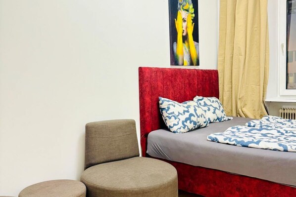 1 bedroom, bed sheets