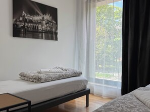 Hypo-allergenic bedding, iron/ironing board, cots/infant beds, free WiFi