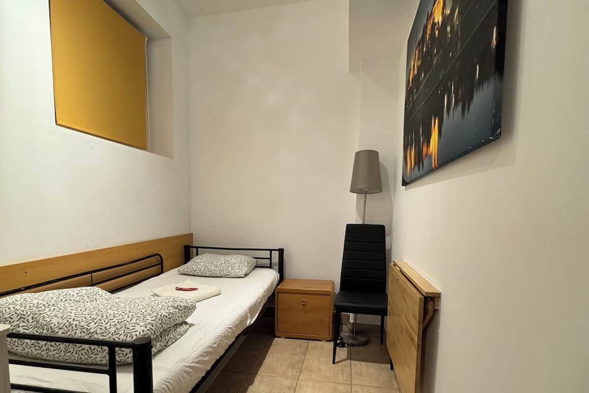 Basic Single Room (05) | Iron/ironing board, free WiFi