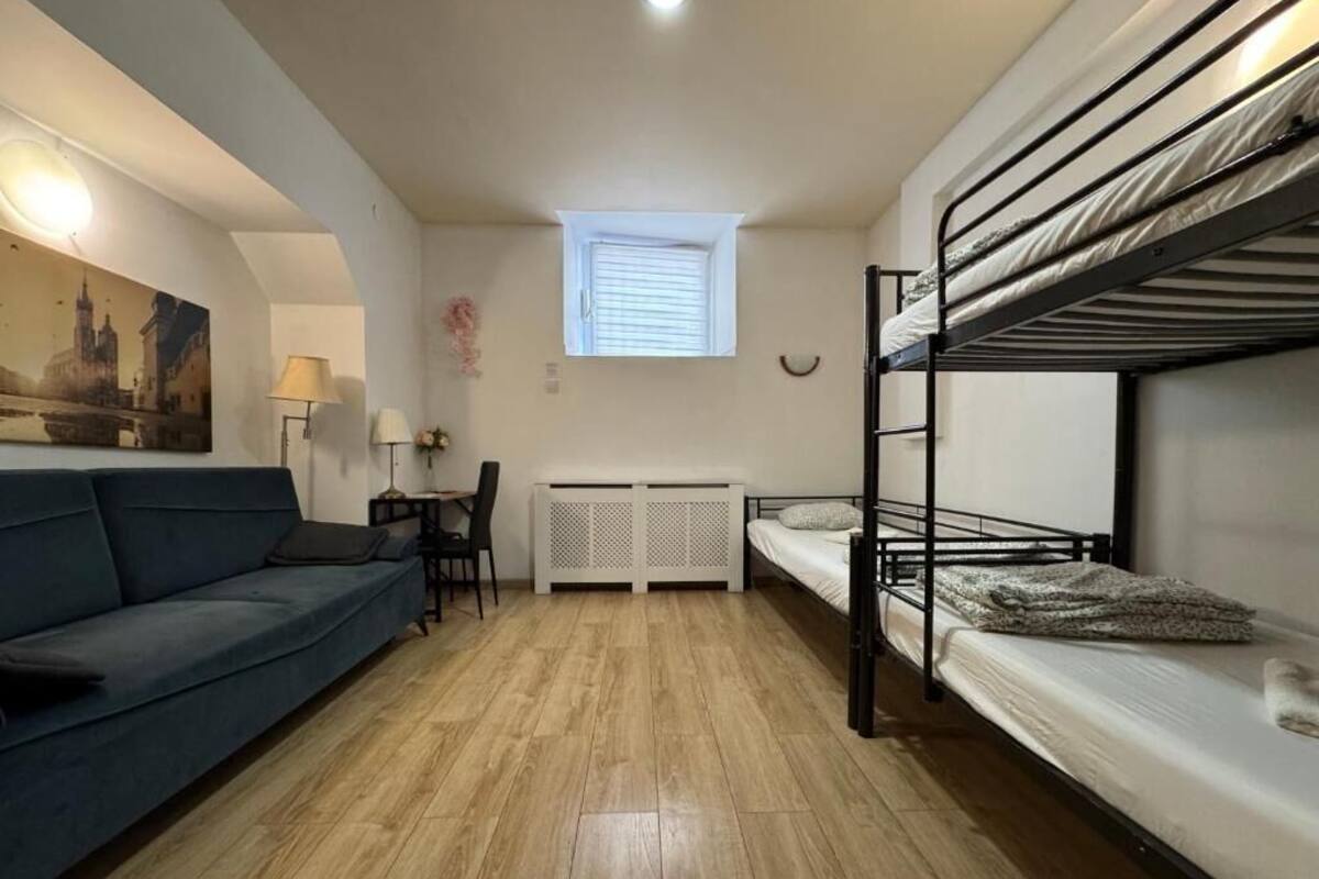Economy Room (01) | Iron/ironing board, free WiFi