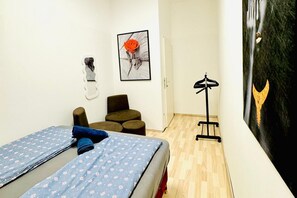 1 bedroom, bed sheets