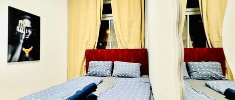 1 bedroom, bed sheets