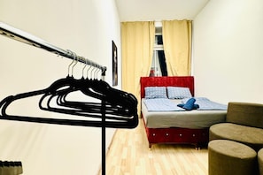 1 habitación y ropa de cama