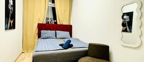 1 bedroom, bed sheets