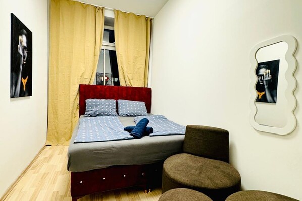 1 bedroom, bed sheets