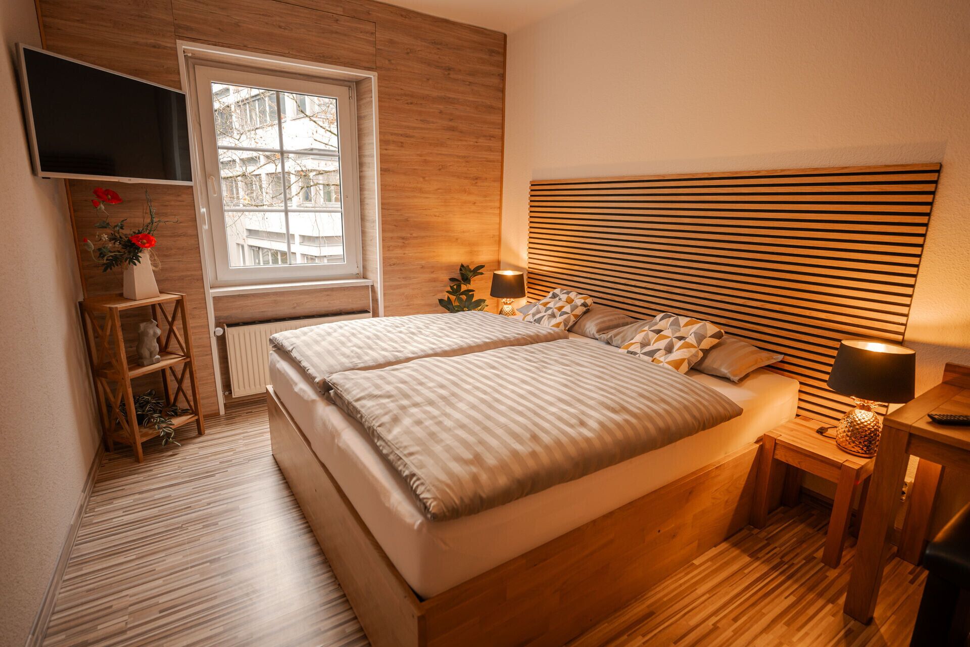 1 slaapkamer, een strijkplank/strijkijzer, wifi, beddengoed