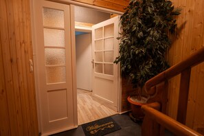 Interior - Holiday Apartment '2' with Private Garden and Wi-Fi (Trier)